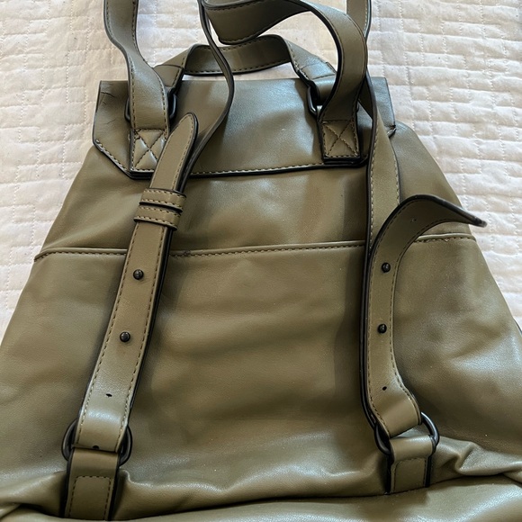 Kaki Backpack in very soft leather - Picture 2 of 3